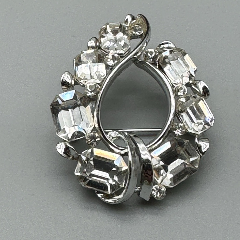 Vintage Lisner Brooch, circa 1950s